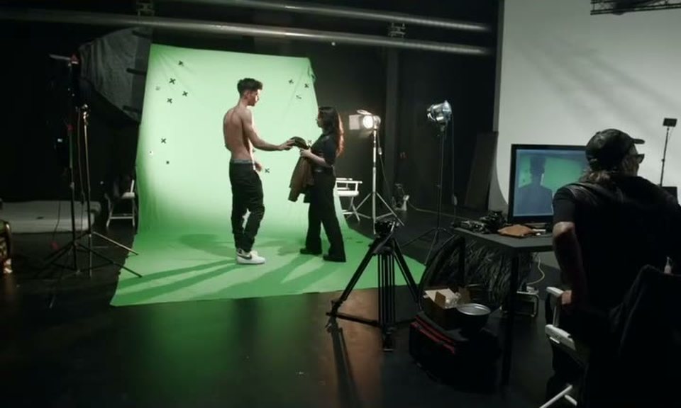 Dreh vor dem Greenscreen mit Kamerateam